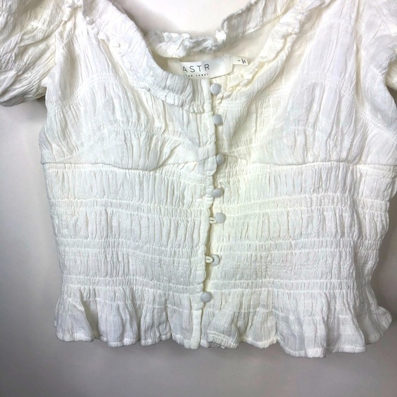 ASTR The Label white bustier blouse puff sleeve smocked button front NWOT   L - Picture 3 of 10